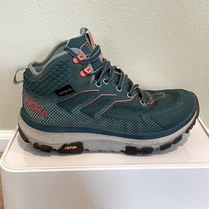 Women’s Hoka One One Sky Toa Hiking Boot